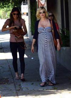 January Jones feet photo thumbnail