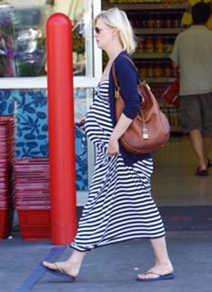 January Jones feet photo thumbnail