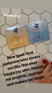 January Jones feet photo thumbnail