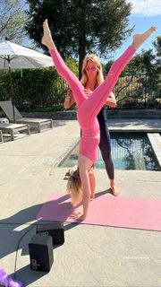 January Jones feet photo thumbnail