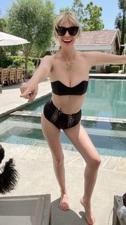 January Jones feet photo thumbnail