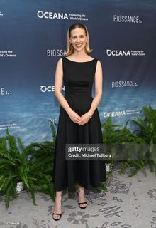 January Jones feet photo thumbnail