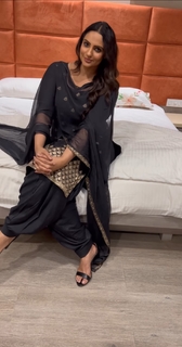 Japji Khaira feet photo 5