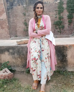 Japji Khaira feet photo 3