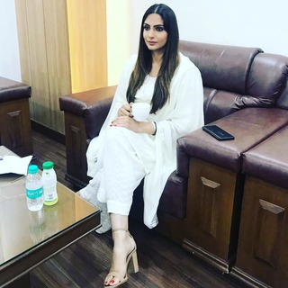 Japji Khaira feet photo 1