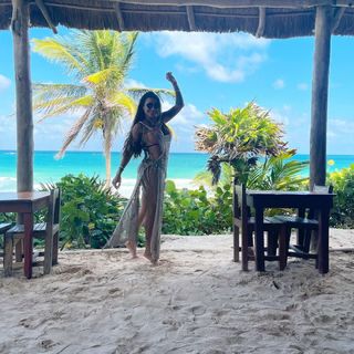 Jaqueline Khury feet photo 2