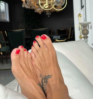 Jaqueline Khury feet photo 17