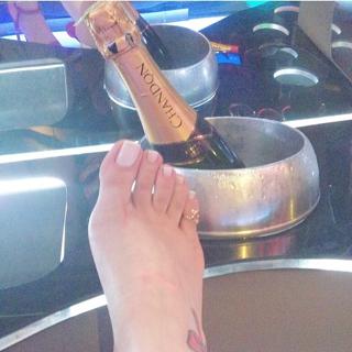 Jaqueline Mello feet photo thumbnail