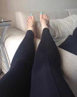 Jaqueline Mello feet photo thumbnail