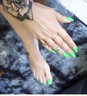 Jaqueline Mello feet photo thumbnail