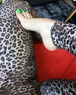 Jaqueline Mello feet photo thumbnail