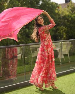 Jasmin Bajwa feet photo 2