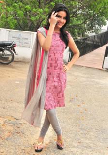 Jasmin Bhasin feet photo 6