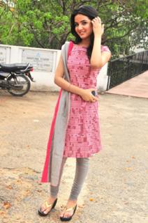 Jasmin Bhasin feet photo 5