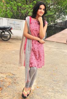 Jasmin Bhasin feet photo 4