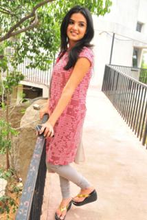 Jasmin Bhasin feet photo 3
