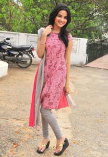 Jasmin Bhasin feet photo 2