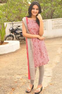 Jasmin Bhasin feet photo 14