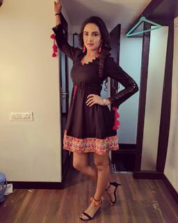 Jasmin Bhasin feet photo 18