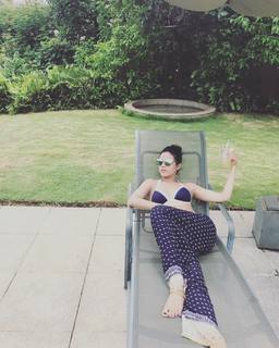Jasmin Bhasin feet photo 17