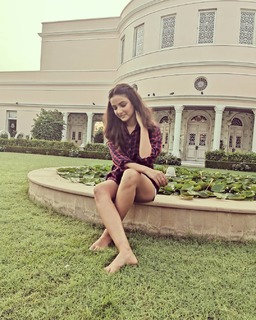 Jasmin Bhasin feet photo 11
