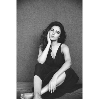 Jasmin Bhasin feet photo 6