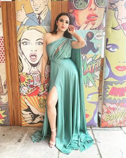 Jasmin Bhasin feet photo 2