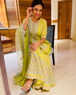 Jasmin Bhasin feet photo 8