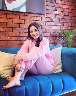 Jasmin Bhasin feet photo 10