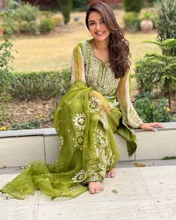 Jasmin Bhasin feet photo 4