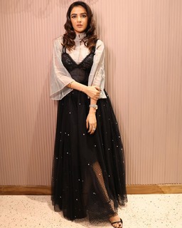 Jasmin Bhasin feet photo 4