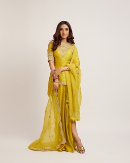 Jasmin Bhasin feet photo 20