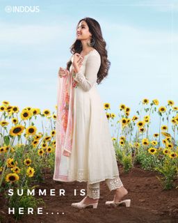 Jasmin Bhasin feet photo 3