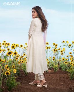 Jasmin Bhasin feet photo 2