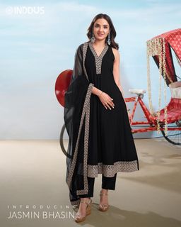 Jasmin Bhasin feet photo 19