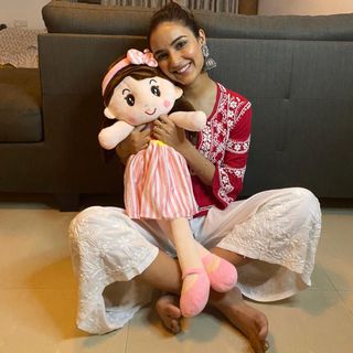 Jasmin Bhasin feet photo 4