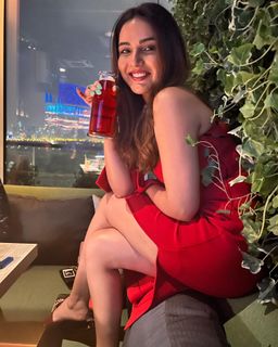 Jasmin Bhasin feet photo 9