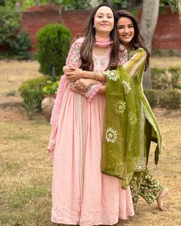 Jasmin Bhasin feet photo 5
