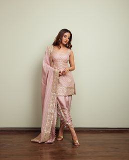 Jasmin Bhasin feet photo 13