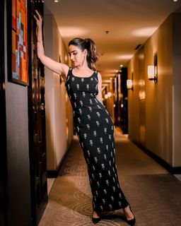 Jasmin Bhasin feet photo 3