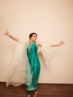 Jasmin Bhasin feet photo 18