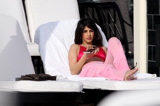 Jasmin Walia feet photo thumbnail