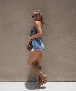 Jasmine Sanders feet photo thumbnail