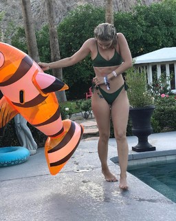 Jasmine Sanders feet photo thumbnail