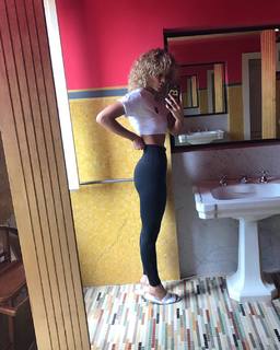 Jasmine Sanders feet photo thumbnail