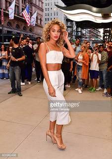Jasmine Sanders feet photo thumbnail