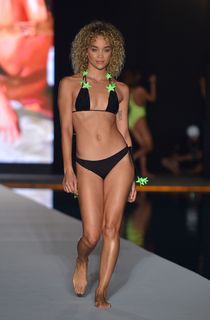Jasmine Sanders feet photo thumbnail