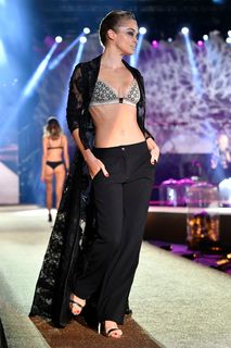Jasmine Sanders feet photo thumbnail