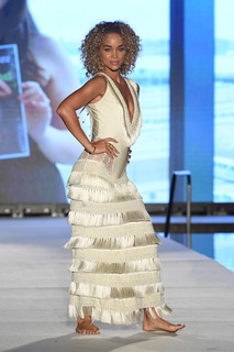 Jasmine Sanders feet photo thumbnail