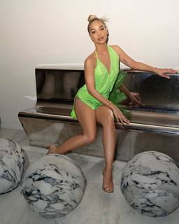 Jasmine Sanders feet photo thumbnail